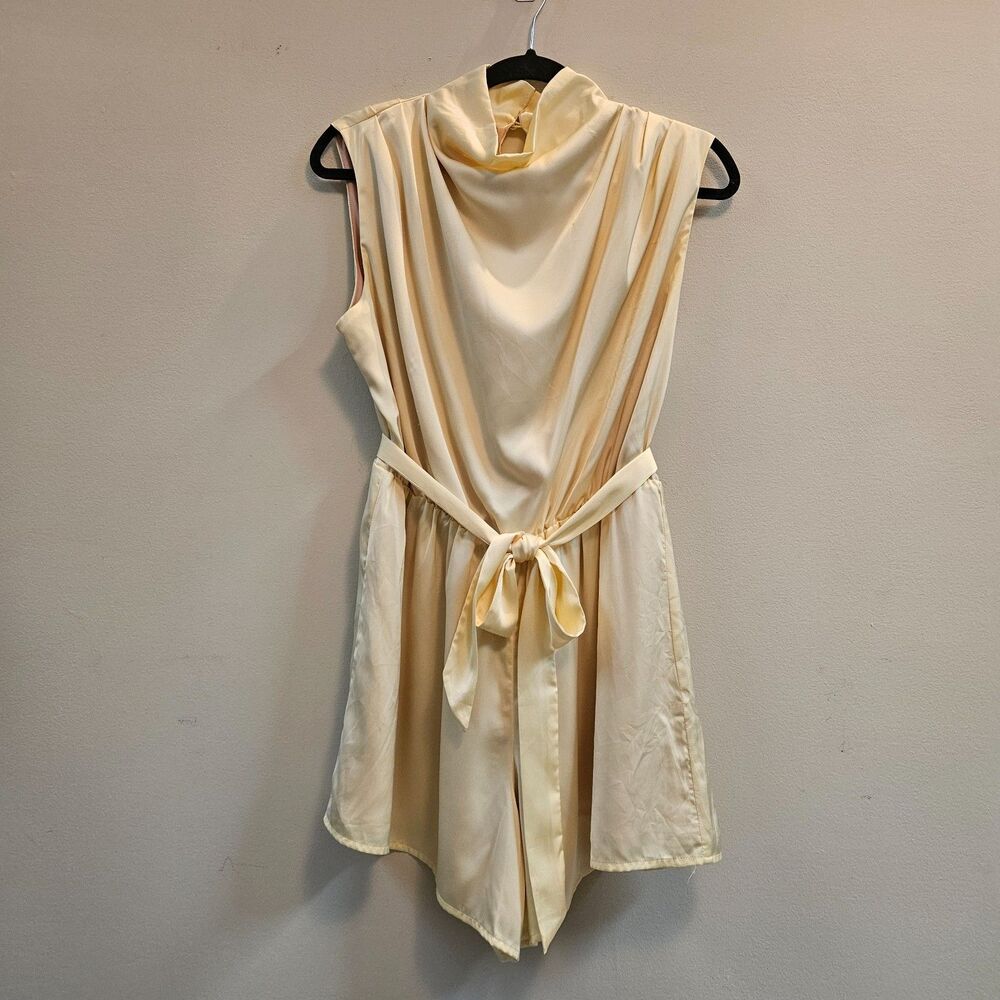 Kittenish by Jesse James Decker Butter Yellow Satin Romper Women Sz L Open Back